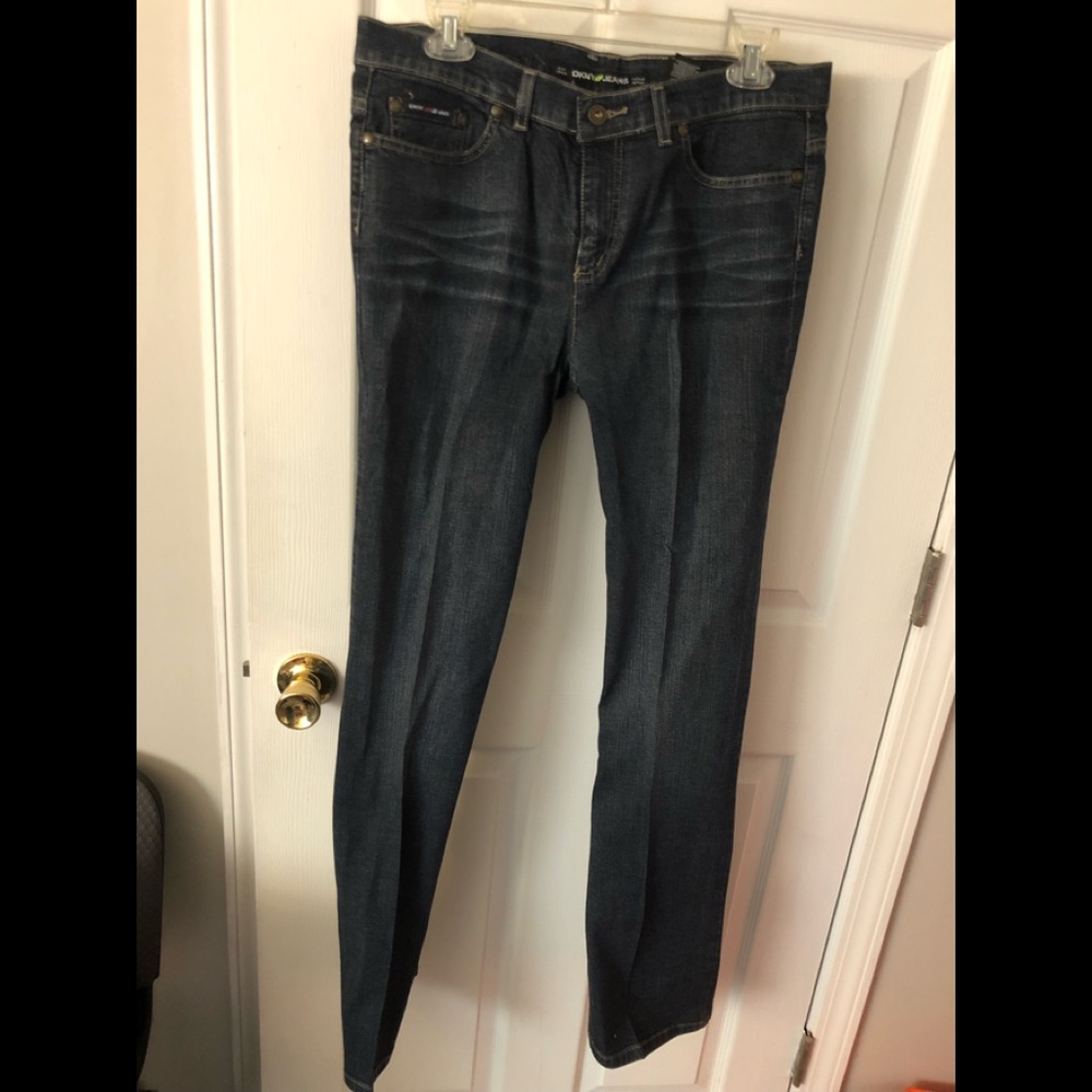 Women’s DKNY Blue Jeans, Size in pic, shown my tape measure